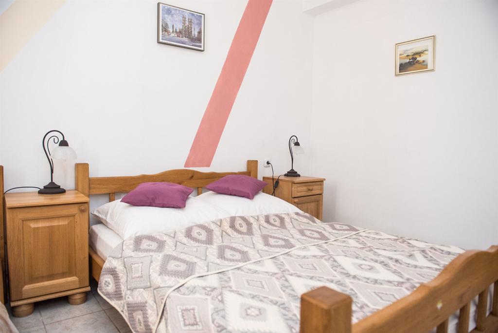 Apartments Ljubica 로고즈니차 외부 사진